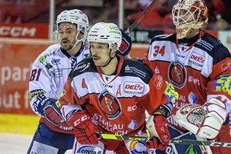 Felix Thomas: "WM-Erfolg gibt Sportart einen Push" - Eispiraten-Verteidiger Felix Thomas (vorn). 
