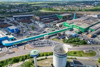 Feralpi will Stahlproduktion in Riesa deutlich ausbauen - Das Stahlwerk gilt als Meilenstein für Sachsens Industriepolitik. (Archivbild)