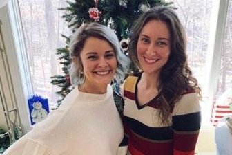 Ferien im anderen Weihnachtsland - Familien-Weihnacht: Courtney Strait (rechts) mit Schwester Alex.