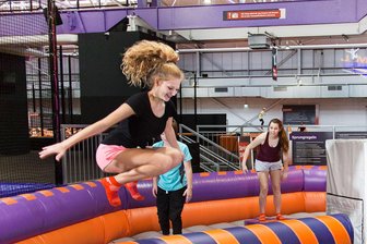 Ferien in Chemnitz für Kurzentschlossene: Was für Kinder und Jugendliche in den ersten Wochen geht - Das Jump House hat wieder mehrere Tage umfassende Ferienangebote im Programm.