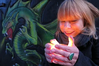 Ferienaktion im Erzgebirge: Künstler warten im Schloss Schwarzenberg auf neugierige und kreative Kinder - Lydia Schönberg will kleinen Leuten die Geheimnisse großer Kunst verraten.