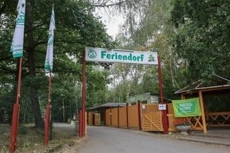 Feriendorf "Hoher Hain": Zahlreiche Kinder plötzlich krank - Das Ferienlager in Limbach-Oberfrohna. Im Bild der Eingangsbereich.