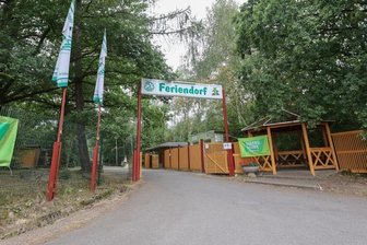 Feriendorf Limbach-Oberfrohna: Zahlreiche Kinder plötzlich krank - Das Ferienlager in Limbach-Oberfrohna. Im Bild der Eingangsbereich. 