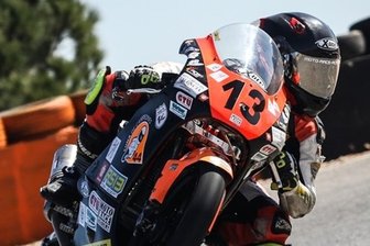 Ferienendspurt in Spanien - Auch wenn es schon so manchen Sturz gab, nimmt Robin Siegert jede Kurve voller Mut und Angriffslust ins Visier. 