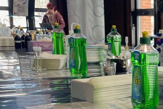 Ferienkurs im Chemnitzer Industriemuseum: Wie aus einer leeren Fit-Flasche ein Mini-Beet wird -