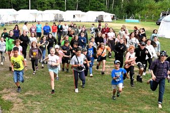 Ferienlager beim DRK Hainichen: Wenn eine große Familie gemeinsam Urlaub macht - Eine Woche an der frischen Luft mit Übernachtung im Zelt: Das DRK-Ferienlager auf dem Gelände des Schützenvereins in Seifersbach hat seine 30. Auflage erlebt.