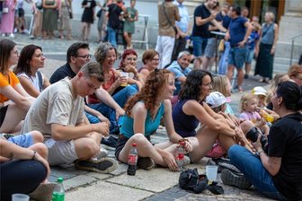 Ferientipp: Kurzfilm-Open-Air zum Kultursommer in Plauen - Die Kultursommer-Veranstaltung im Juli auf dem Plauener Theaterplatz war bereits gut besucht.