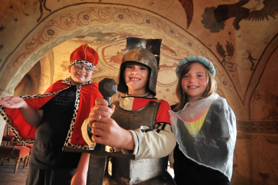 Ferientipps für Mittelsachsen: Zeit der großen Freiheit - Auf Schloss Rochlitz werden auch Ritterführungen für Kinder und Jugendliche angeboten. Das Besondere daran ist, dass die Teilnehmer in den Gemächern des Schlosses auch in Ritterzeit-Kostüme schlüpfen dürfen. 