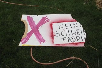 Zerstörtes Schild
