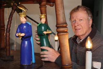 Fernsehmacher kommen ins Erzgebirge: Pöhla holt sich MDR-Show ins Dorf - Andreas Riedel bei den letzten Vorbereitungen für das Pyramidenanschieben in Pöhla.