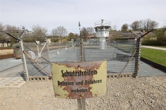 Festakt mit politischem Ehrengast zum Tag der Deutschen Einheit in Hohndorf - 45 Jahre sah die Grenze zwischen der DDR und der Bundesrepublik so oder ähnlich aus, zu sehen im Deutsch-Deutschen Museum.