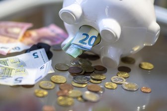 Festgeld, Fondssparplan oder Sparbuch: Effektiv sparen für den Nachwuchs - Tagesgeld, Sparbrief, ETFs: Wer fürs Kind sparen will, hat viele Optionen.