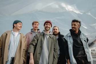 Festival in ehemaligem Grenzort Sachsgrün will Mauern einreißen - Gruppe aus dem österreichischen Punk-Kosmos: „Jeanny“ aus Wien sind der Headliner auf dem Festival in Sachsgrün.
