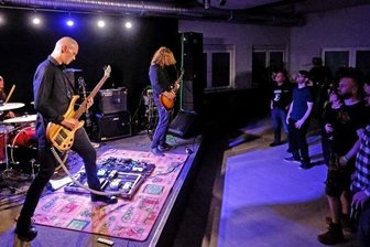 Festival in Lichtenstein schafft 25. Auflage - nur Nummer kleiner als früher - Die Chemnitzer Band Trafficcarpet bei ihrem Auftritt in Lichtenstein am Sonnabendabend.