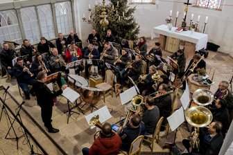 Festliche Bläserklänge in der Dorfkirche Etzdorf - Im Vorjahr spielten der Posaunenchor Marbach/Etzdorf und der Rochlitzer Bläserkreis gemeinsam.