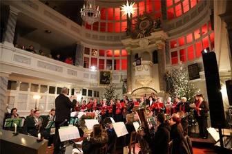 Festliches Adventskonzert in der St.-Nicolai-Kirche Grünhain - Adventskonzert in der festlich geschmückten Kirche Grünhain.
