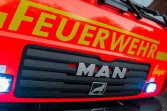 Feuer auf Balkon: Straße gesperrt -