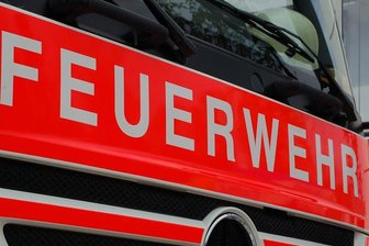Feuer in Bungalow-Siedlung in Pirk - 