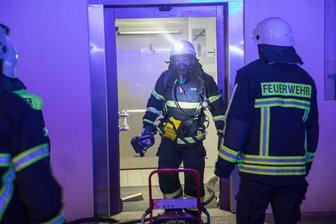 Feuer in der Obermarkt-Toilette in Freiberg - Die Feuerwehr bei der Löschung des Brandes in der Obermarkt-Toilette.