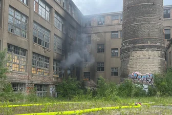 Feuer in einstigen Chemnitzer Wanderer-Werken - Dichter schwarzer Rauch quoll aus einem Flügel des Komplexes.