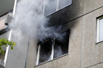 Feuer in leerstehender Wohnung - Haus evakuiert - 