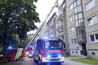 Feuer in Mehrfamilienhaus an wichtiger Zufahrtsstraße in Chemnitz - Am Sonntagmorgen brannte eine Wohnung an der Leipziger Straße.