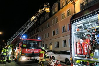 Feuer in Mehrfamilienhaus in Aue - Polizei ermittelt wegen fahrlässiger Brandentstehung -