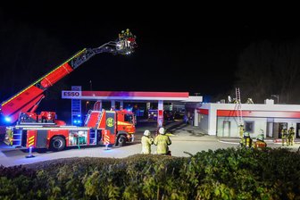 Feuer in Tankstelle in Limbach-Oberfrohna - Einsatz an der Tankstelle in Limbach-Oberfrohna.