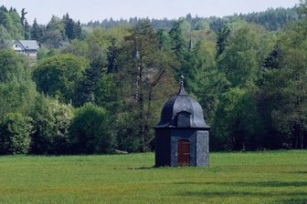 Feuer vernichtet Scheune im Greizer Park - Der Nachbau einer älteren Scheune war 1991 errichtet worden.