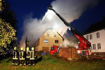 Feuer zerstört Wohnhaus in Schweikershain -