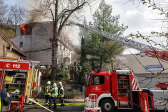 Feuer zerstört Haus einer fünfköpfigen Familie: In Meerane gibt es eine Welle der Hilfsbereitschaft - Durch den Brand in Meerane hat eine fünfköpfige Familie ihr Hab und Gut verloren.