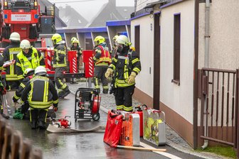 Feueralarm im Erzgebirge: Brand in Schornstein sorgt für Rauchentwicklung in Wohnhaus - Rettungskräfte sind am Montag zu einem Brand in Jahnsbach ausgerückt.