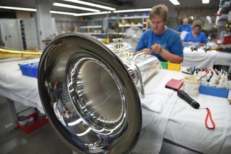 Feueralarm in der Frühschicht: Musikinstrumentenmacher im Vogtland handeln schnell - Durch schnelles Handeln der Arbeiter von Buffet Crampon konnte ein Brand verhindert werden.