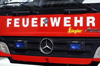 Feueralarm um 2.35 Uhr: Mülltonnen in Freiberg brennen ab - In Freiberg sind sieben Mülltonnen angezündet worden.