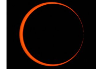 Feuerkranz am Himmel: Wie ein Vogtländer die Sonnenfinsternis in den USA erlebt hat - So sah es aus, als sich am vergangenen Samstag der Mond vor die Sonne schob. Die ringförmige Sonnenfinsternis war allerdings nur im Südwesten der Vereinigten Staaten und in Südamerika zu sehen.