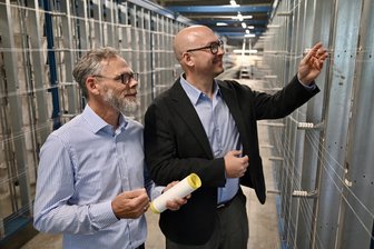 Feuerschutz im Flieger: Kleine Textilfirma aus Zwickau erobert internationalen Markt - Bei Tobias Trommer (l.) und Anton Schumann, Geschäftsführer der Zwickauer Textilfirma Dinghy, laufen alle Fäden zusammen.