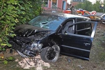 Feuerwehr am Samstag im Dauerstress - Ein 34 Jahre alter Autofahrer verursachte zwei Unfälle. 