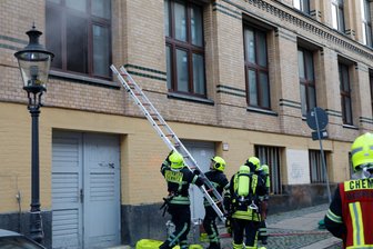 Feuerwehr auf Schloßberg und Sonnenberg im Einsatz - In dem Haus an der Uhlandstraße war kein Feuer die Ursache für die Rauchwolke.