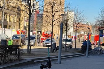Feuerwehr-Einsatz am Einkaufscenter Roter Turm -