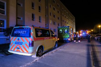 Feuerwehr-Einsatz: Bewohner brennt Papier in Bad ab -