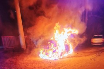 Feuerwehr-Einsatz in Kirchberg: Audi brennt komplett aus - 