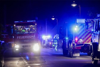 Feuerwehr-Einsatz sorgt für Vollsperrung der B 173 in Oberlungwitz: Das war der Grund - Die Feuerwehr war in der Nacht an der B 173 in Oberlungwitz im Einsatz.