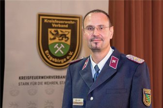 Feuerwehr: Erzgebirger erhält zweithöchste Auszeichnung des Deutschen Feuerwehrverbandes - Gunnar Ullmann, Vorsitzender des Kreisfeuerwehrverbandes Erzgebirge, ist mit der  Ehrennadel des Deutschen Feuerwehrverbandes in Silber ausgezeichnet worden. 