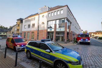 Feuerwehr fährt zu vier Einsätzen ins Bankenviertel in Glauchau: Kinder drücken Alarmknopf und Technik schlägt aufgrund eines Defekts an - Feuerwehr und Polizei waren im Bankenviertel im Einsatz.