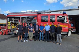 Feuerwehr im Erzgebirge bekommt nach Unfall Hilfe aus dem Vogtland - Die Stadt Lengenfeld hat der Feuerwehr Eibenstock ein Löschfahrzeug überlassen.