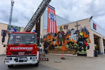 Feuerwehr in Lößnitz feiert ihr 160-jähriges Bestehen - Das Drehleiter-Fahrzeug steht heute für die moderne Ausstattung der Lößnitzer Feuerwehr.