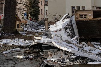 Feuerwehr in Netzschkau rüstet sich für die kommenden Jahre - Es war der aufwendigsten Einsatz der Netzschkauer Feuerwehrleute im vergangenen Jahr: Durch das Sturmtief Sabine wurde am 10. Februar an der Kindertagesstätte Märchenland das Dach abgedeckt.