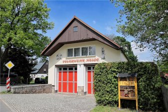Feuerwehr in Schwarzenberg-Heide: 1982 eingeweihtes Gerätehaus soll umgebaut und erweitert werden - Das Gerätehaus der Schwarzenberger Ortsfeuerwehr Heide wurde 1982 nach dem Umbau einer ehemaligen Scheune eingeweiht. Nun soll eine Projektstudie Möglichkeiten zum Ausbau und Erweitern des Depots aufzeigen. 