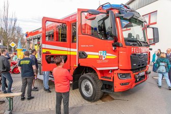 Feuerwehr Jahnsdorf freut sich über neues multifunktionales Einsatzfahrzeug - Das Hilfeleistungslöschgruppenfahrzeug 20 hat rund 600.000 Euro gekostet.