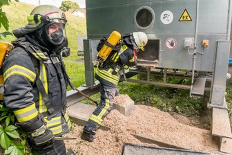 Feuerwehr löscht Silobrand in Olbernhau - Die Feuerwehr ist zu einem Silobrand in Olbernhau ausgerückt. 
